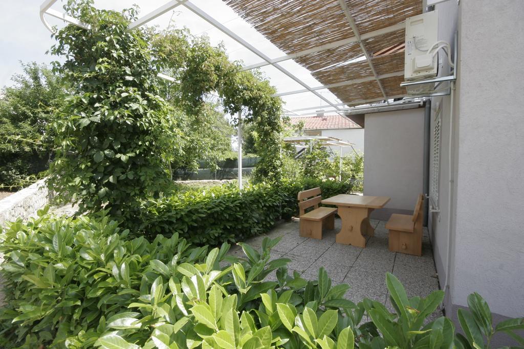 Apartments Irena Krk คิร์ก ภายนอก รูปภาพ