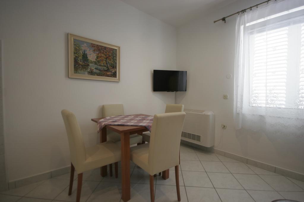Apartments Irena Krk คิร์ก ภายนอก รูปภาพ