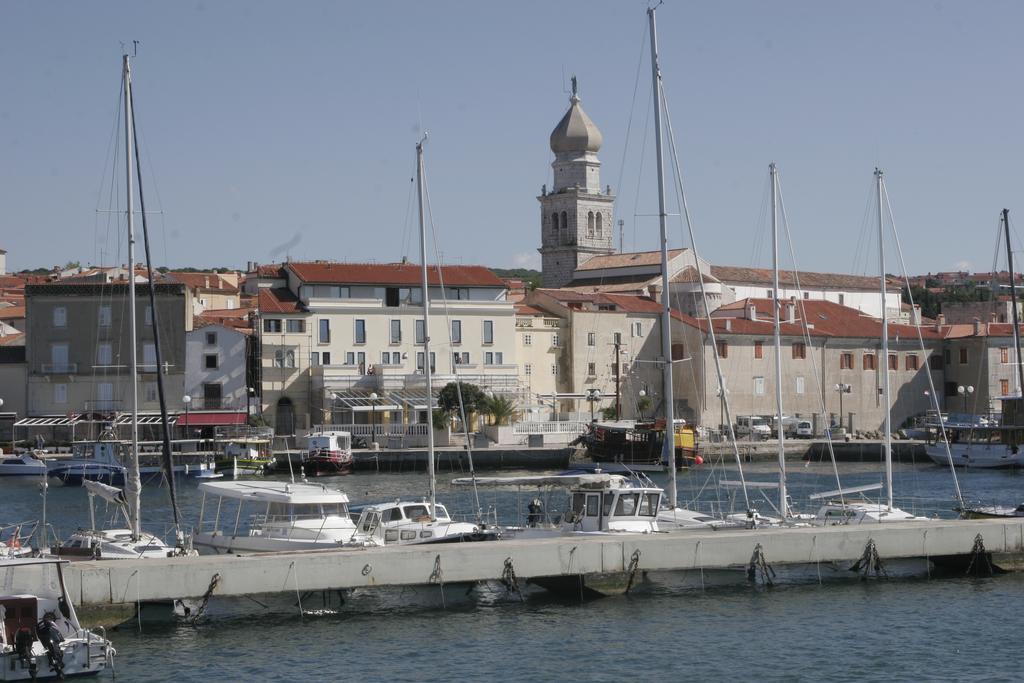 Apartments Irena Krk คิร์ก ภายนอก รูปภาพ