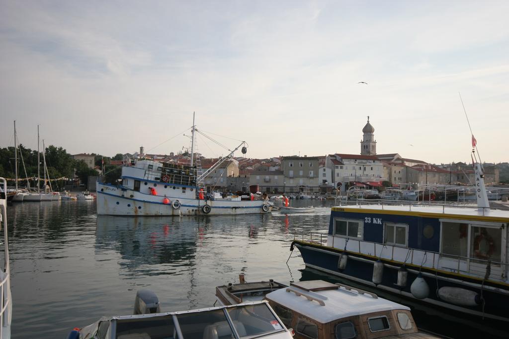 Apartments Irena Krk คิร์ก ภายนอก รูปภาพ