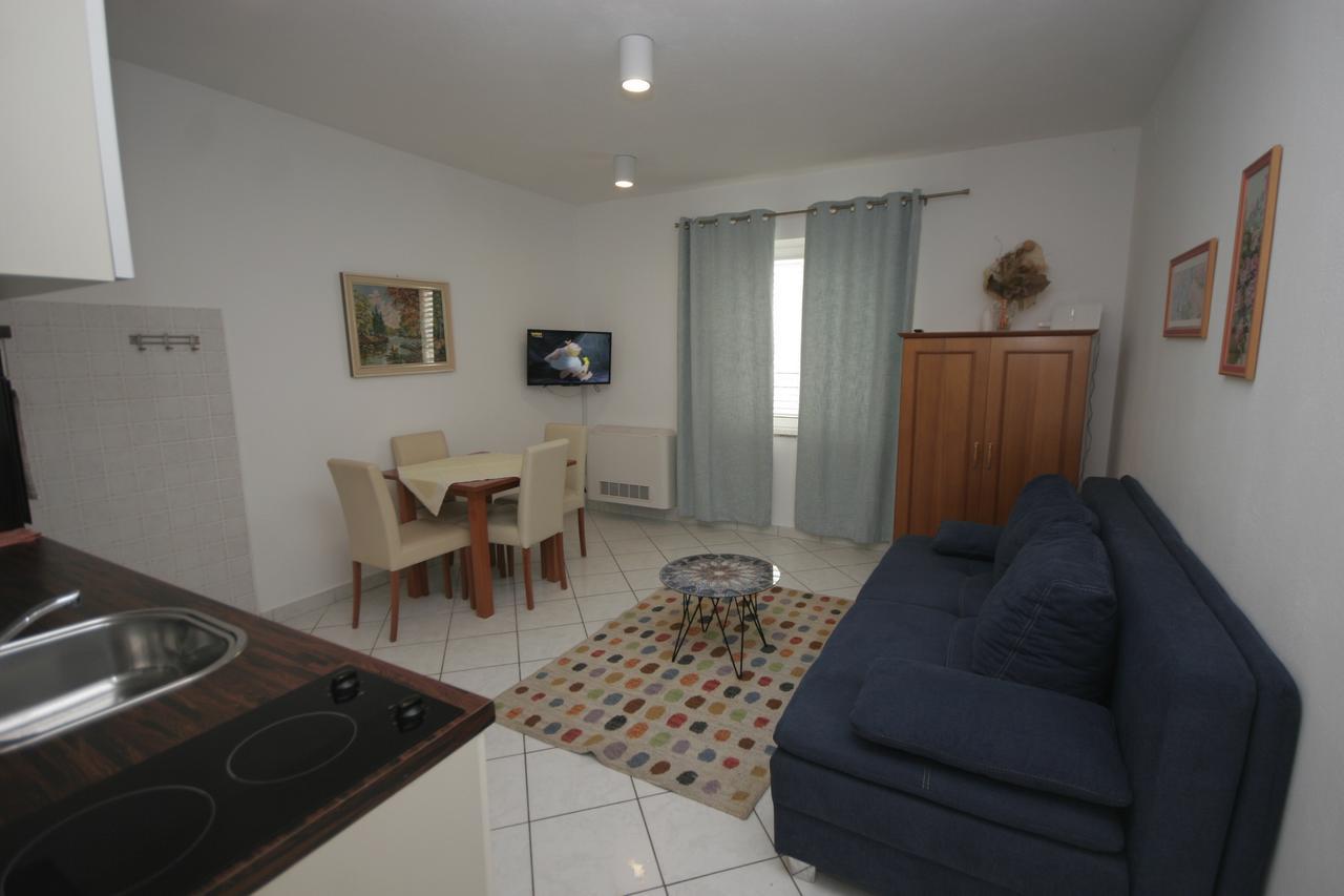 Apartments Irena Krk คิร์ก ภายนอก รูปภาพ